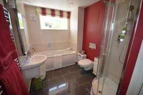 2 bedroom Flat for s...