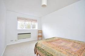 1 bedroom Detached t...