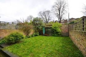 2 bedroom Maisonette...