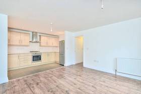 2 bedroom Flat for s...
