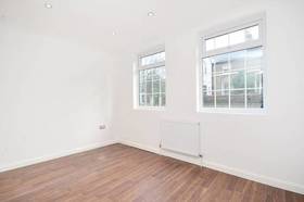 2 bedroom Maisonette...