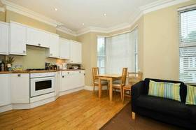 2 bedroom Flat for s...