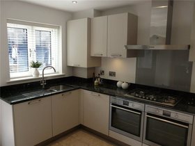 5 bedroom Detached f...
