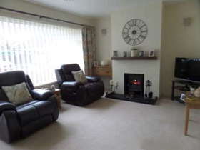 2 bedroom Property f...