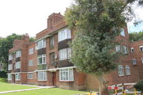 2 bedroom Flat for s...