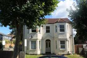 2 bedroom Flat for s...