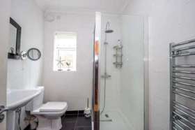 5 bedroom Semi-Detac...