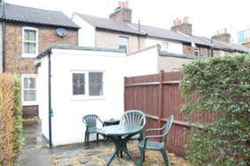 2 bedroom End of Ter...