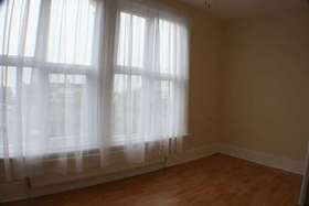 2 bedroom Flat for s...