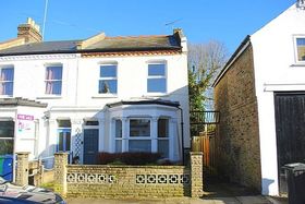 2 bedroom Flat for s...