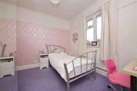 4 bedroom Property f...