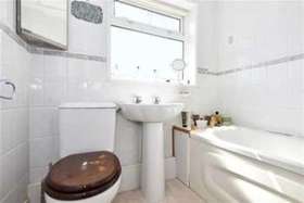 2 bedroom Property f...