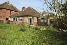 2 bedroom Bungalow f...