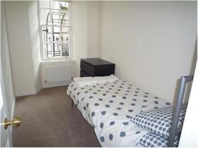 2 bedroom Flat to re...