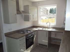 2 bedroom Property f...