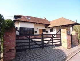 3 bedroom Cottage to...