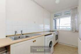 2 bedroom Flat for s...