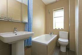 2 bedroom Flat for s...