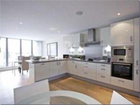 3 bedroom Flat to re...