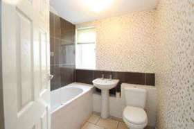 2 bedroom Flat for s...