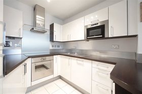 2 bedroom Flat for s...