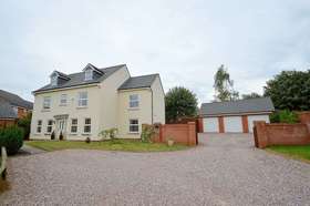 6 bedroom Detached f...