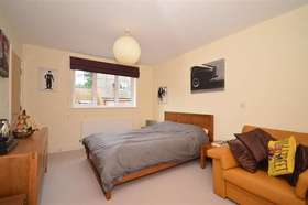 5 bedroom Detached f...