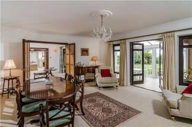 6 bedroom Detached f...