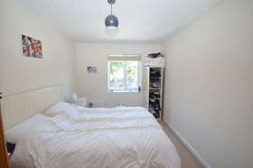 2 bedroom Flat to re...
