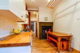 2 bedroom Flat for s...