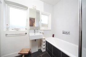 2 bedroom Flat to re...