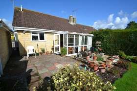 2 bedroom Bungalow f...