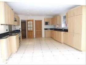 5 bedroom Detached t...