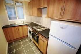 2 bedroom Flat to re...