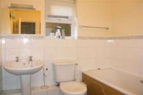 2 bedroom Flat to re...