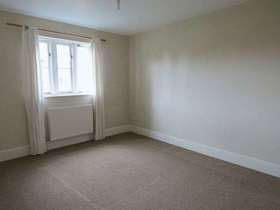 2 bedroom Flat for s...