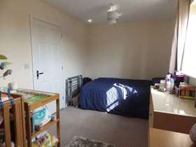 2 bedroom End of Ter...