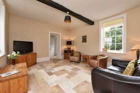 5 bedroom Detached f...