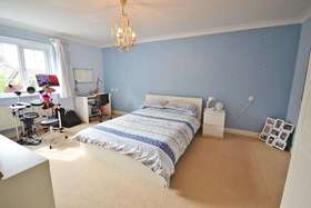 5 bedroom Detached f...