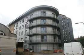 2 bedroom Flat for s...