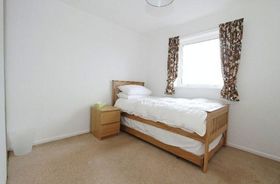 2 bedroom Flat to re...