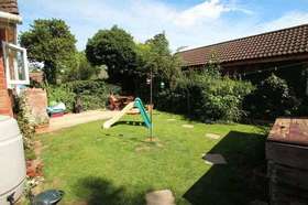 2 bedroom Detached f...