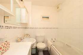 1 bedroom Flat for s...