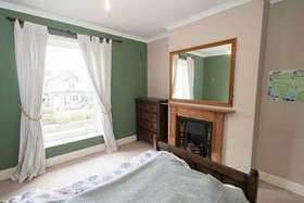 2 bedroom Flat for s...