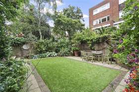 5 bedroom Detached f...