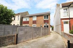 2 bedroom Flat to re...