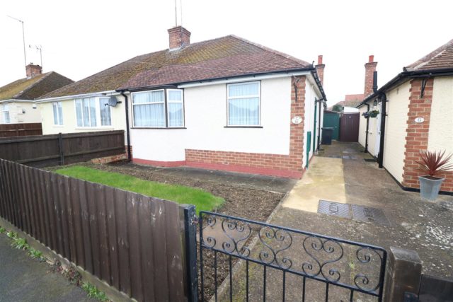 2 bedroom Bungalow for sale in St. Margarets Avenue Rushden NN10